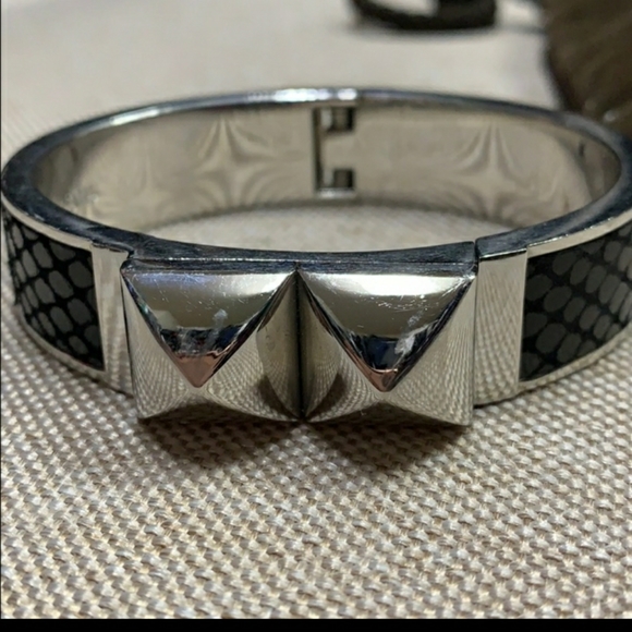 Michael Kors Python Cuff Stunning!🤍🖤🤍🖤🤍 - Picture 1 of 9